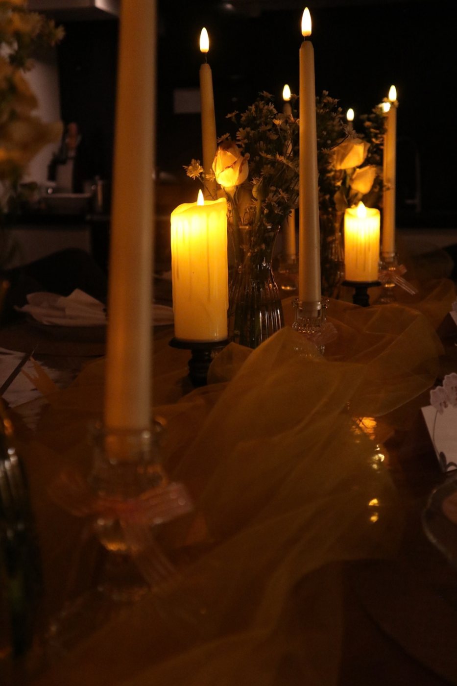 Full Bloom table by candlelight